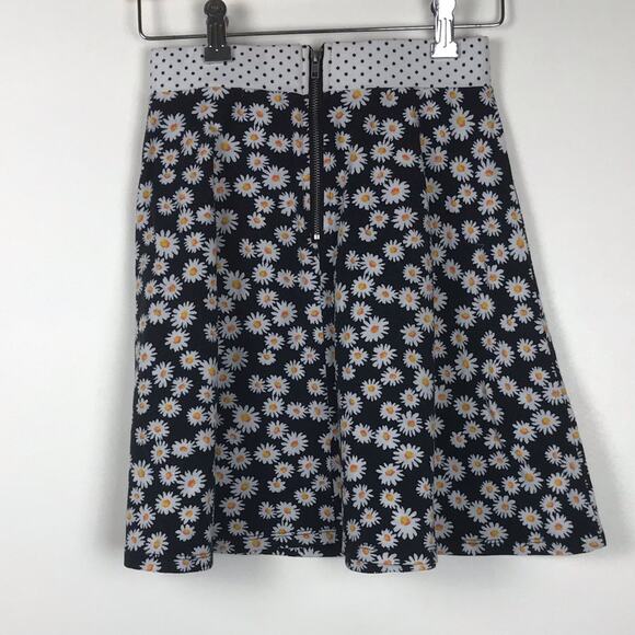 Xhilaration daisy skirt xs - Picture 3 of 7